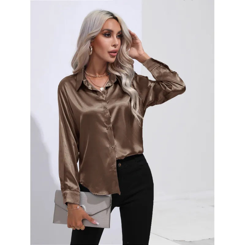 Relaxed and versatile blouse: timeless style and comfort