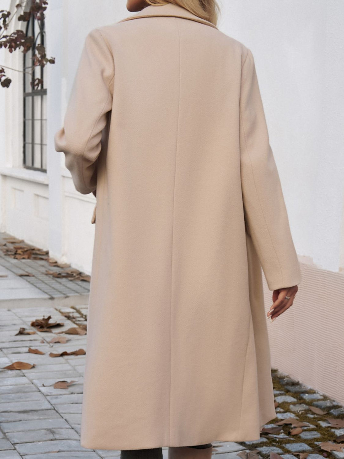 Women's long coat with pockets, collar and long sleeves