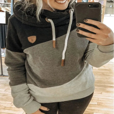 Comfortable long-sleeved hooded sweater for relaxing