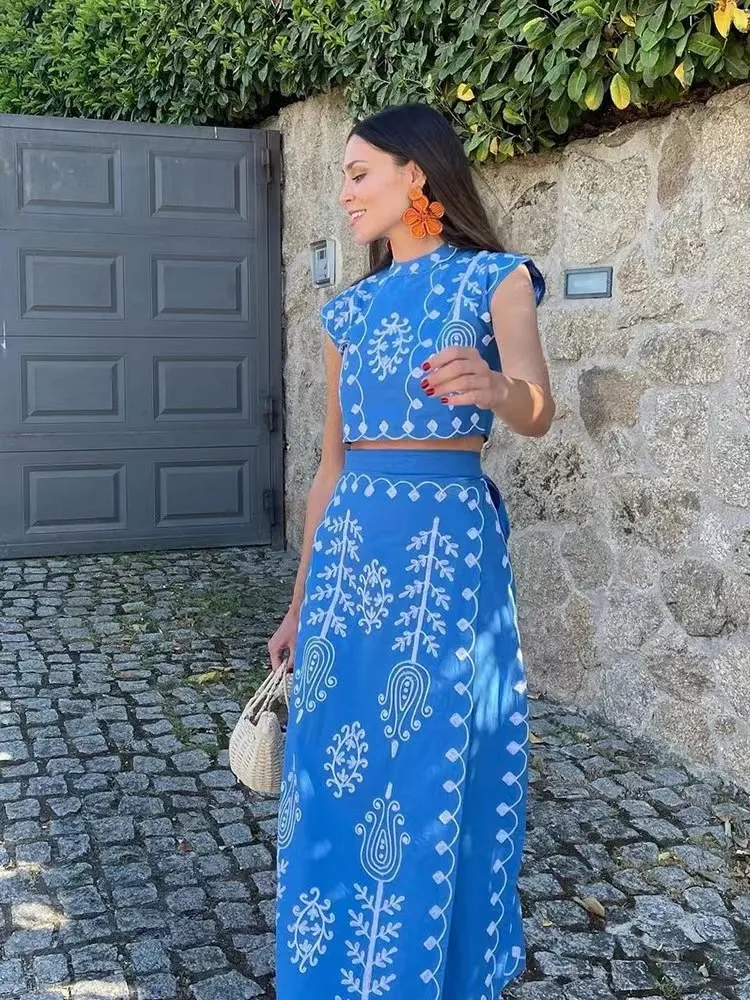 Two-piece printed set consisting of a top and skirt