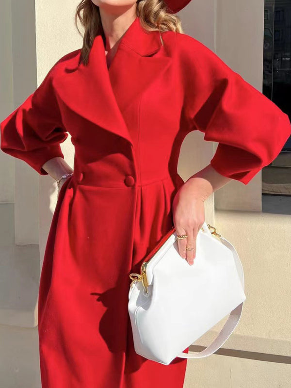 Subtle style with lantern sleeves and wide lapels