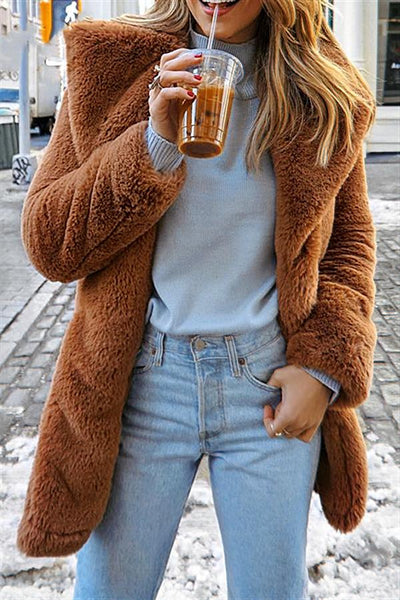 Long, elegant coat with a stylish teddy bear look