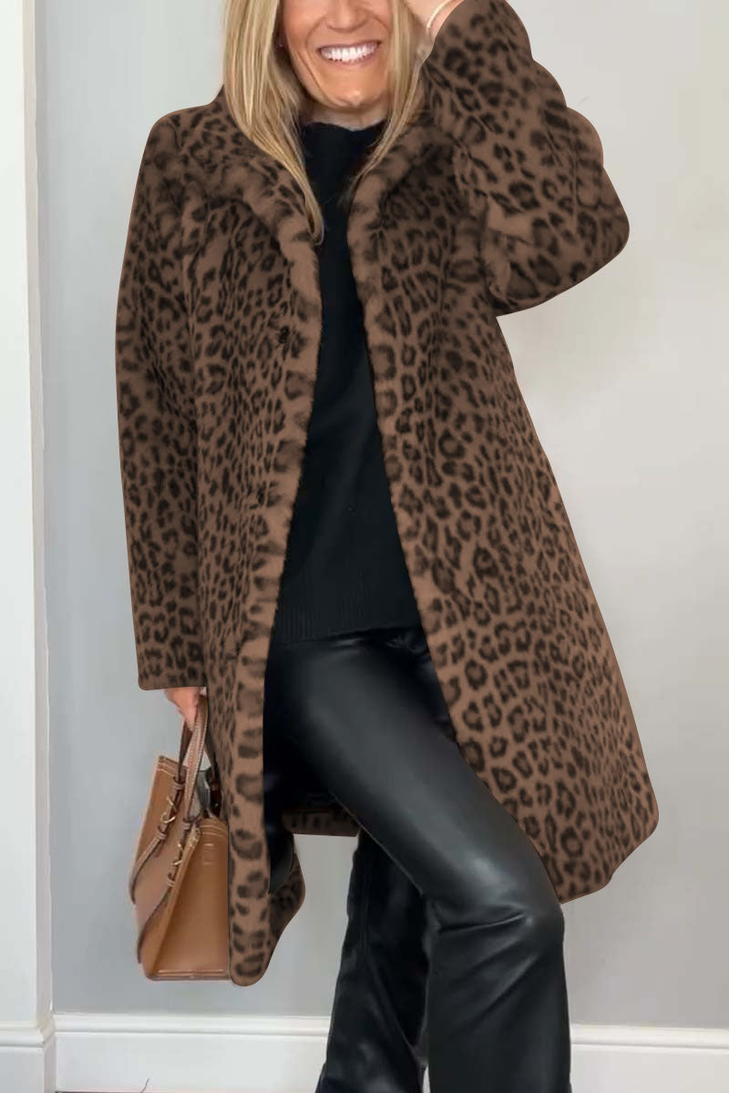 Elegant Women's Winter Coat with Leopard Print and Modern Lapels