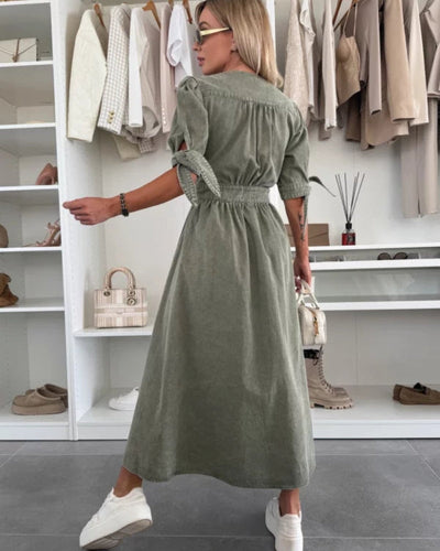 Elegant long dress with a deep neckline and three-quarter sleeves buttoned at the front