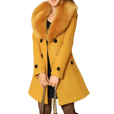 Warm and sophisticated women's coat with elegant collars