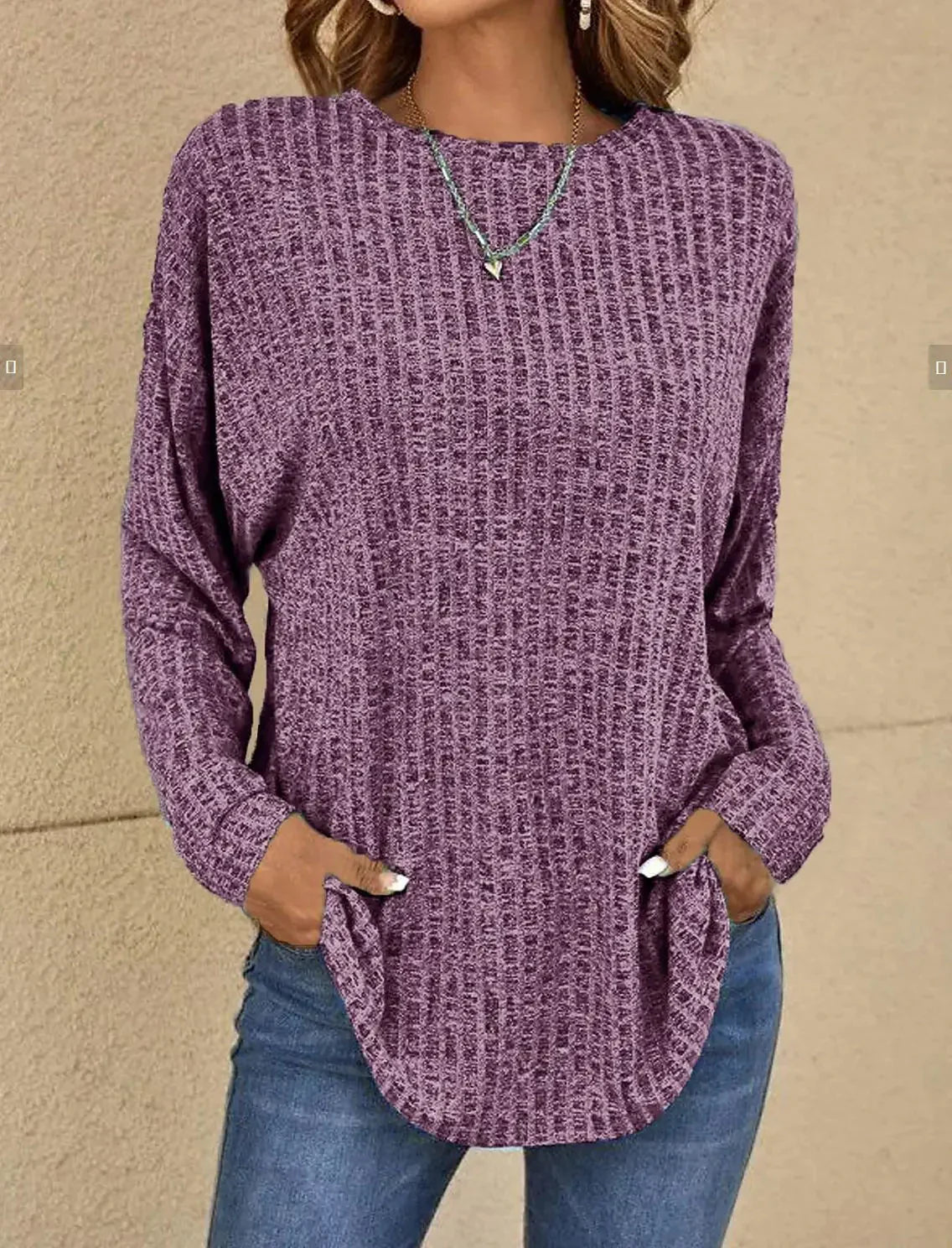 Luxurious blouse with a shiny touch