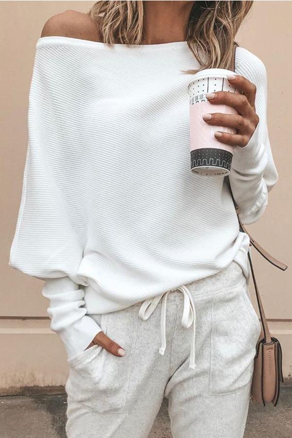 Elegant off-the-shoulder top with ribbed print