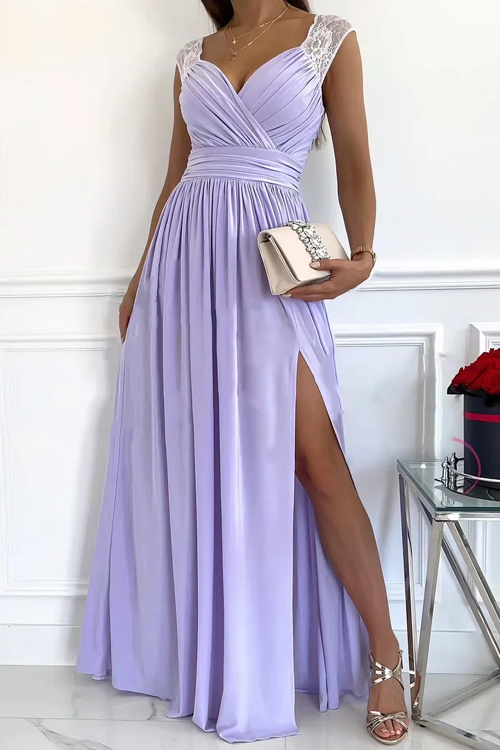 Malena - Sleeveless lace dress with slit at the hem and back