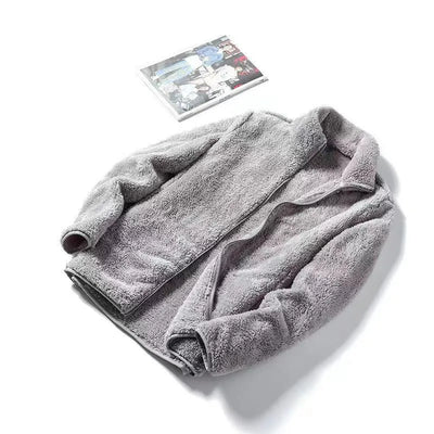 Soft zip-up jacket: comfort and style in one