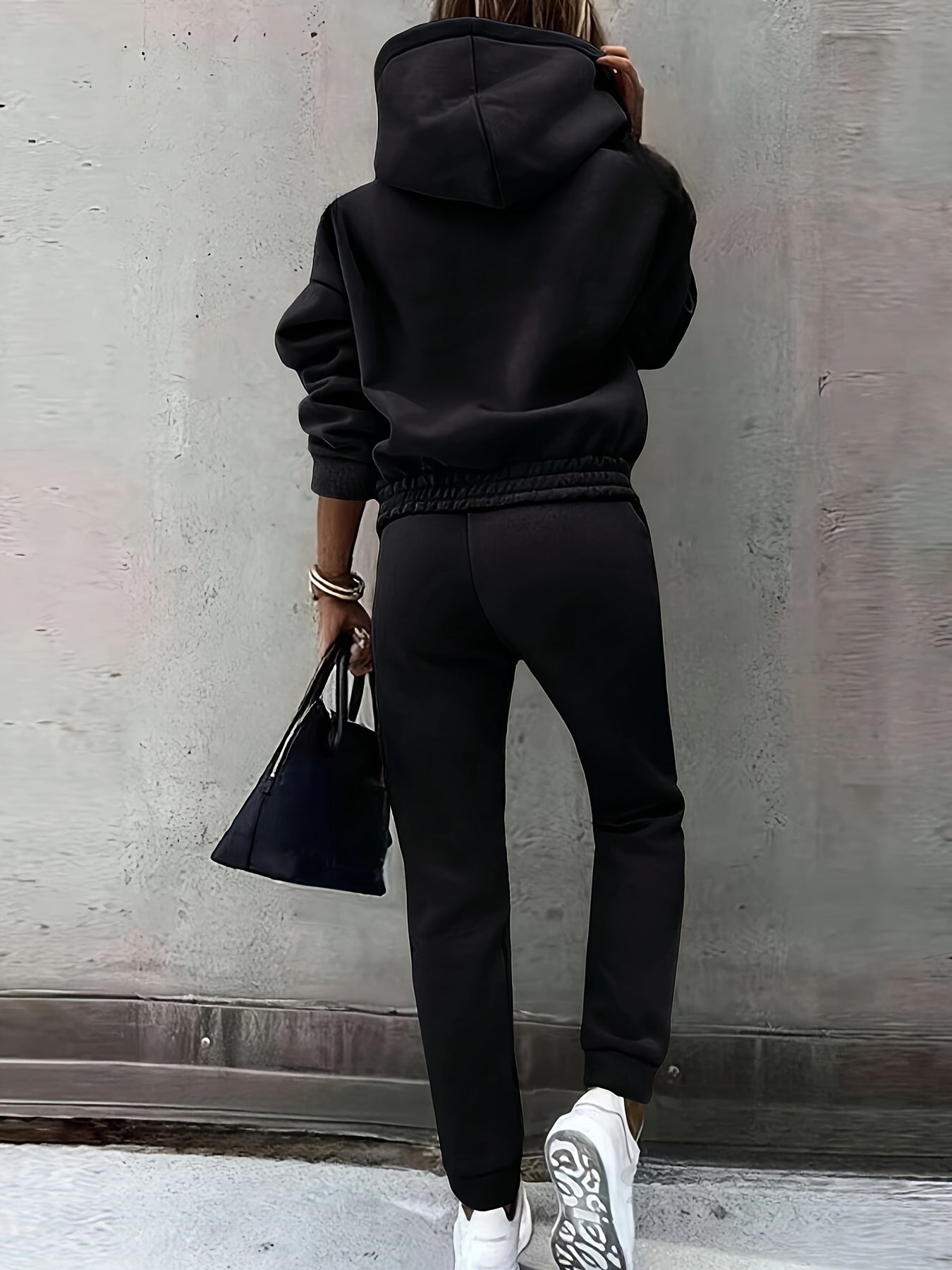 Modern women's sweatshirt and pants set ideal for casual wear