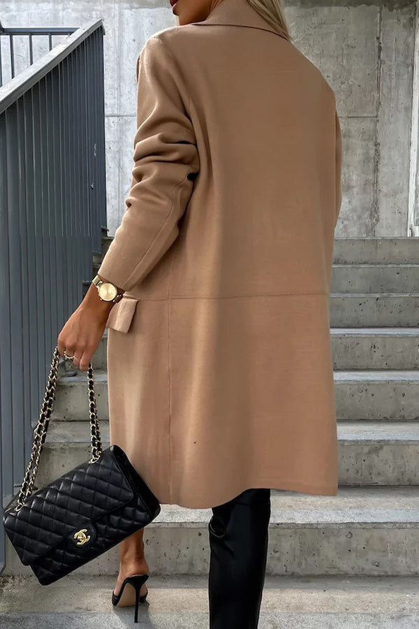 Elegant coat with pockets and a turn-down collar: the perfect style for any occasion
