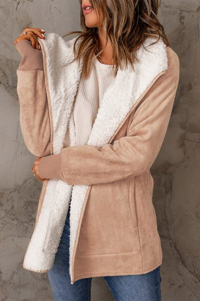 Long-sleeved thermal jacket with a classic collar for cool days