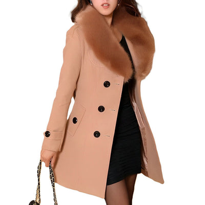 Warm and sophisticated women's coat with elegant collars
