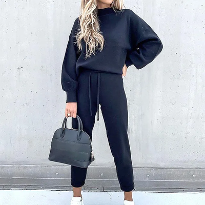 Women's energetic sports set: style and functionality