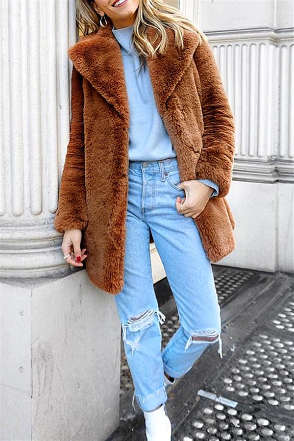 Long, elegant coat with a stylish teddy bear look