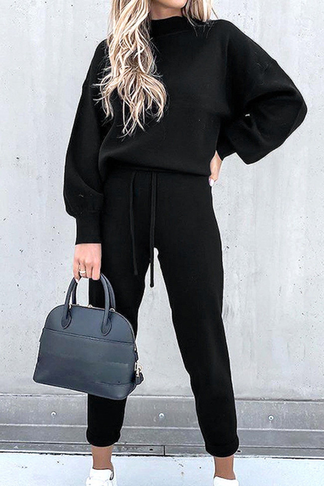 Elegant set with voluminous sleeves and high neck: comfort and elegance