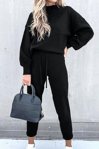 Elegant set with voluminous sleeves and high neck: comfort and elegance
