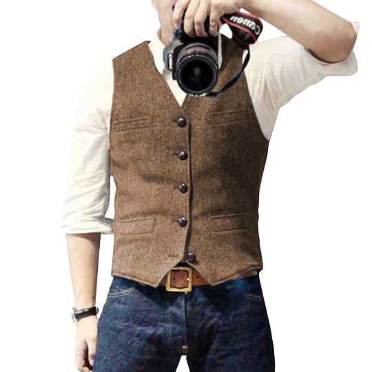 Elegant cardigan with buttons and pockets