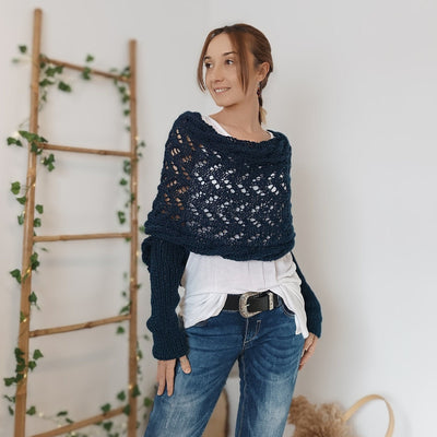 Fia - Warm scarf with ponytail sleeves
