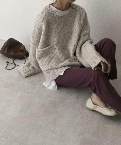 Ivory oversized sweater with front pockets: an elegant touch to your wardrobe