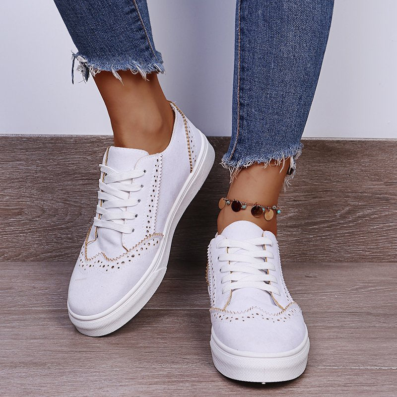 Elegant flat lace-up sneakers