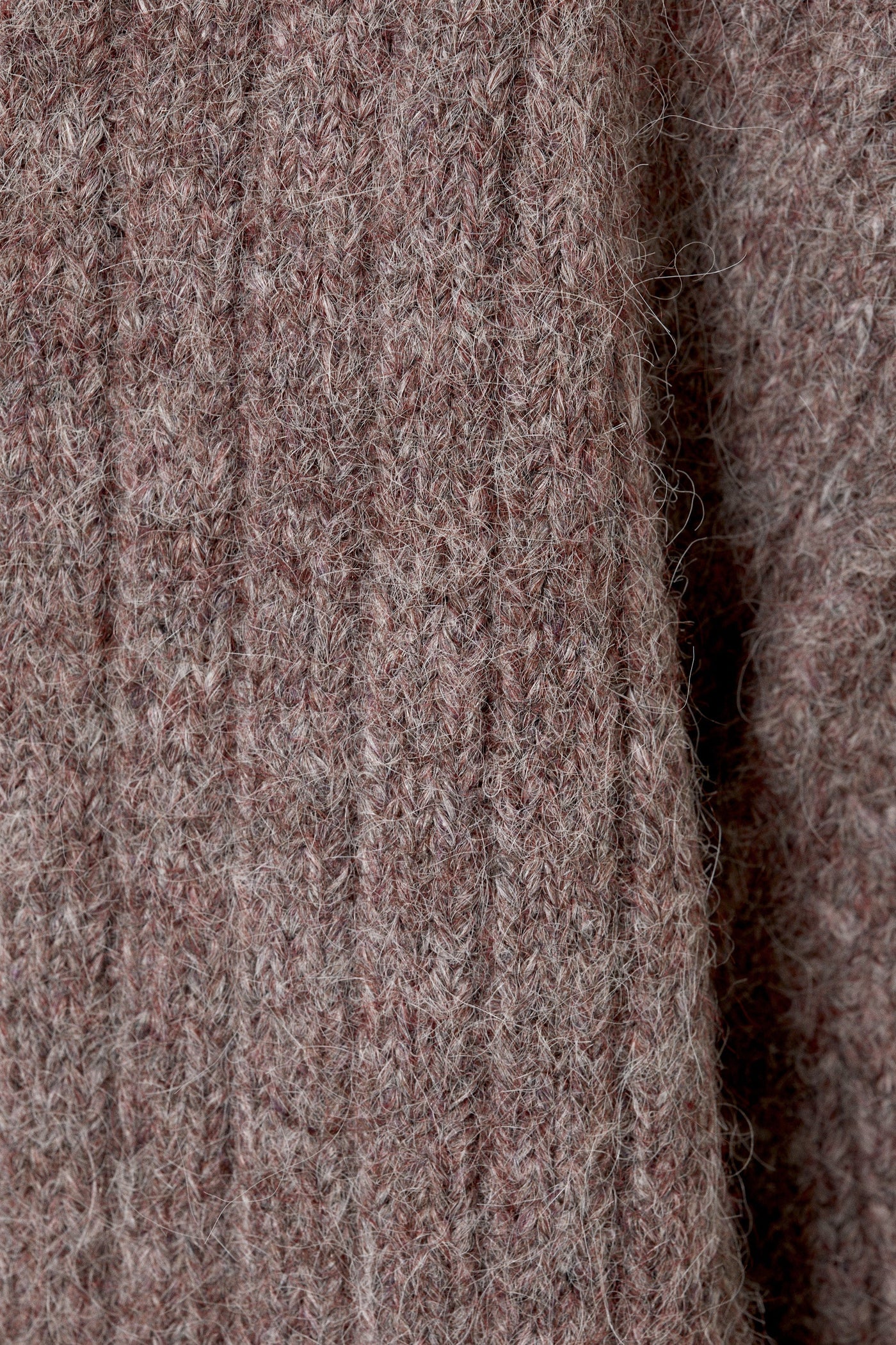 Loose Fit Cardigan – Versatile and Modern Garment