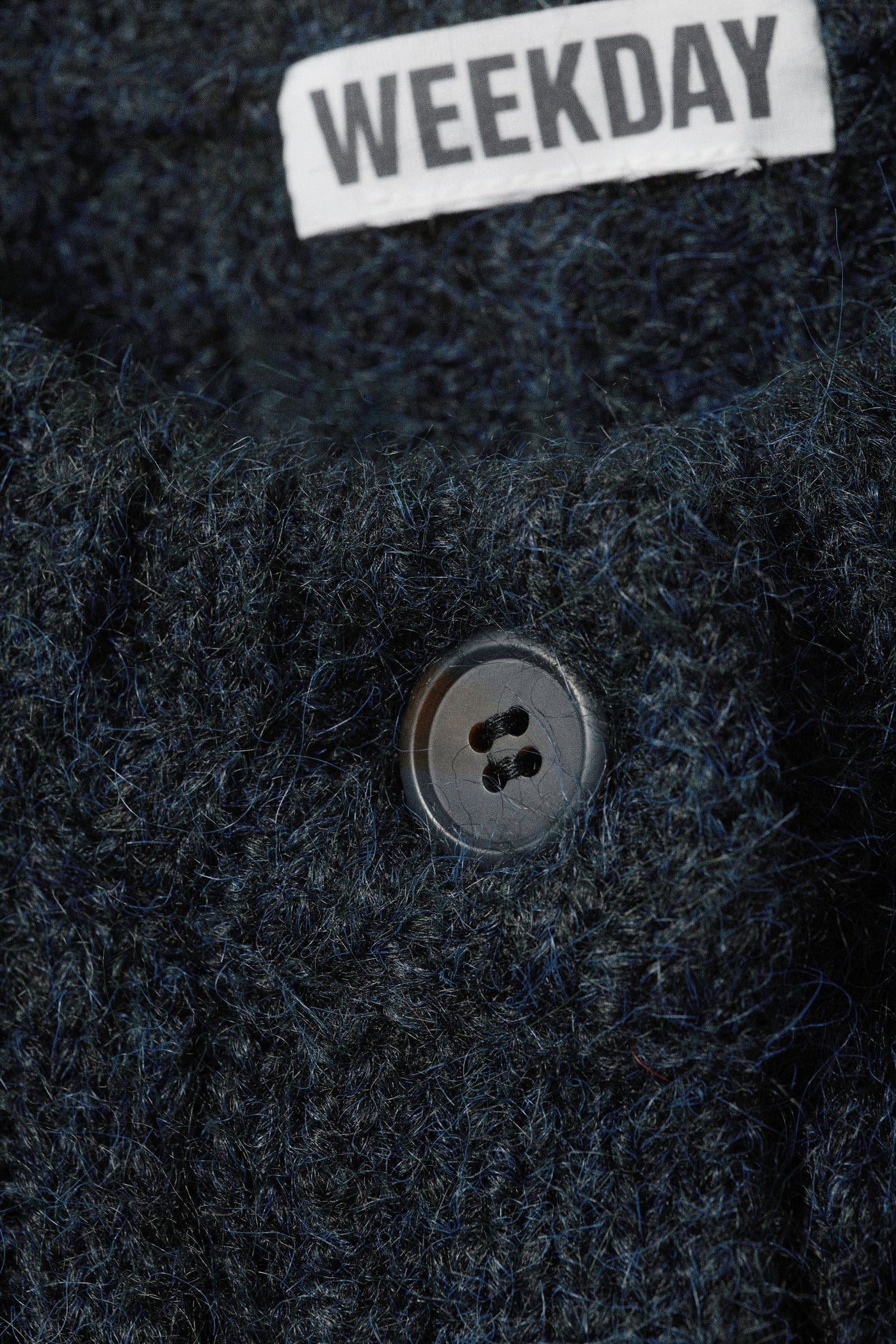 Loose Fit Cardigan – Versatile and Modern Garment