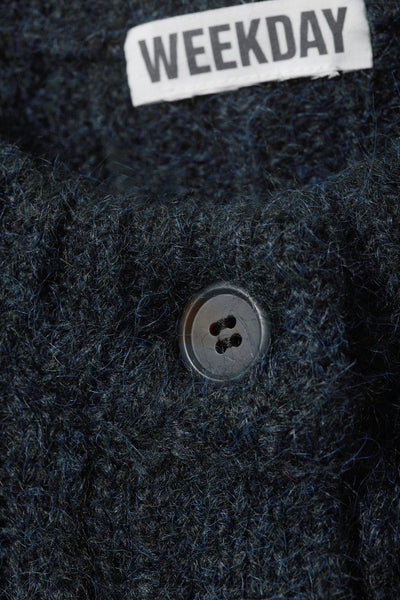 Loose Fit Cardigan – Versatile and Modern Garment