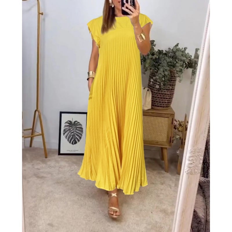 Casual midi dress with pleated design ideal for a modern and relaxed look