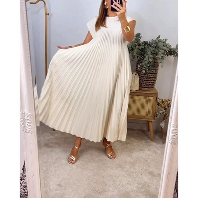 Long pleated dress with short sleeves and elegant style