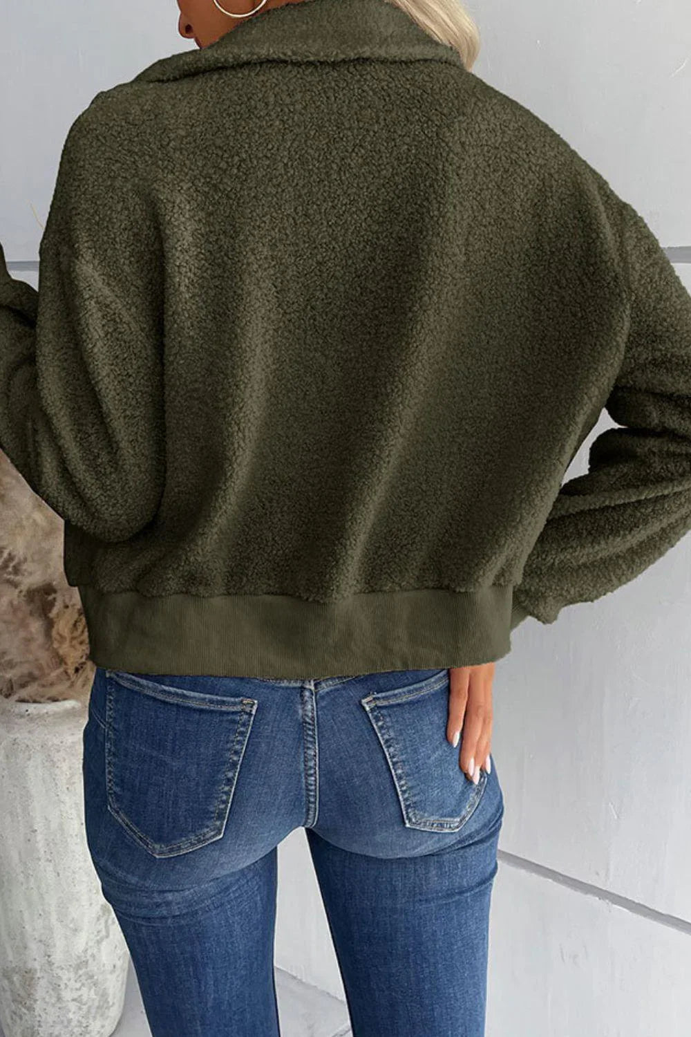 Coat with Collar and Zipper Pockets