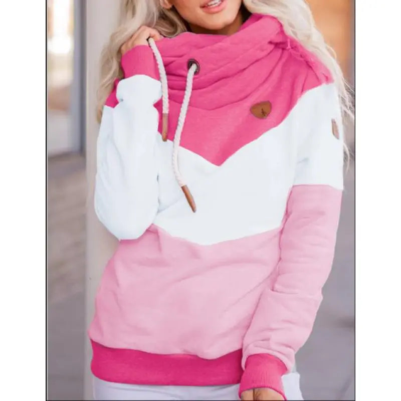 Comfortable long-sleeved hooded sweater for relaxing
