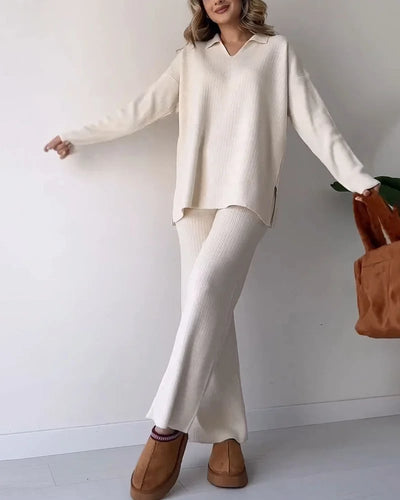 Autumnal V-neck set for a cozy style