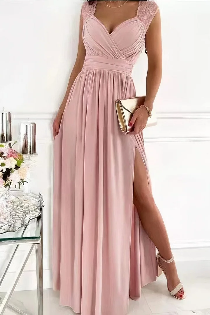 Malena - Sleeveless lace dress with slit at the hem and back