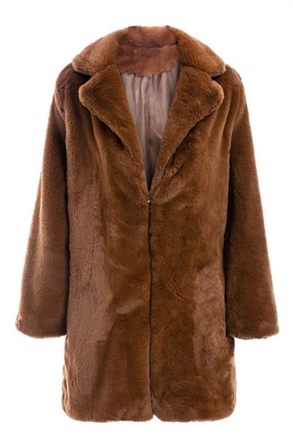 Long, elegant coat with a stylish teddy bear look