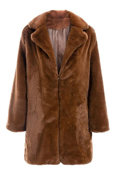 Long, elegant coat with a stylish teddy bear look