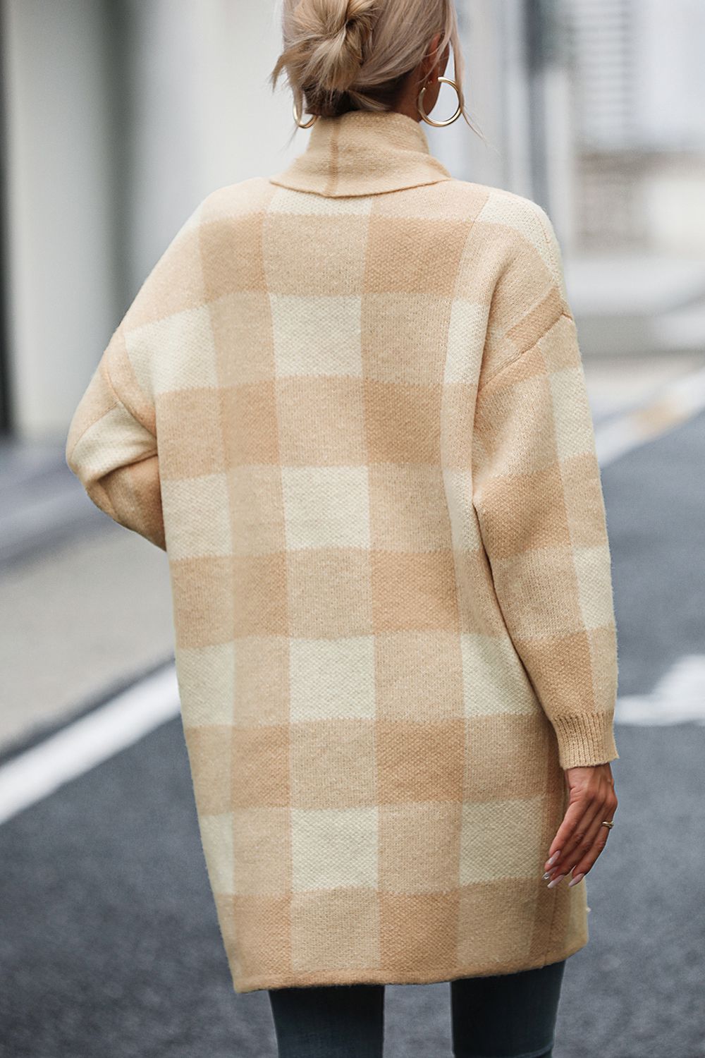 Plaid raglan cardigan: comfort and style with pockets