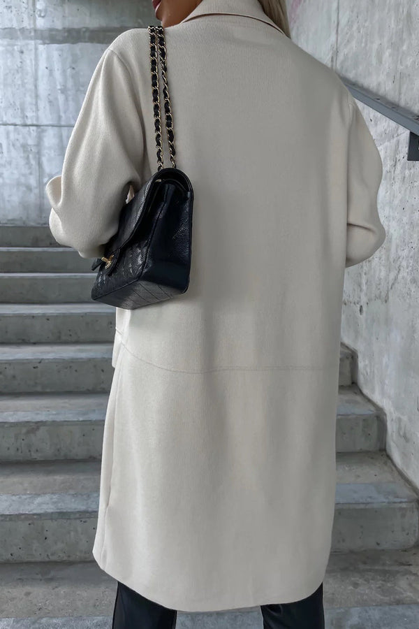 Elegant coat with pockets and a turn-down collar: the perfect style for any occasion