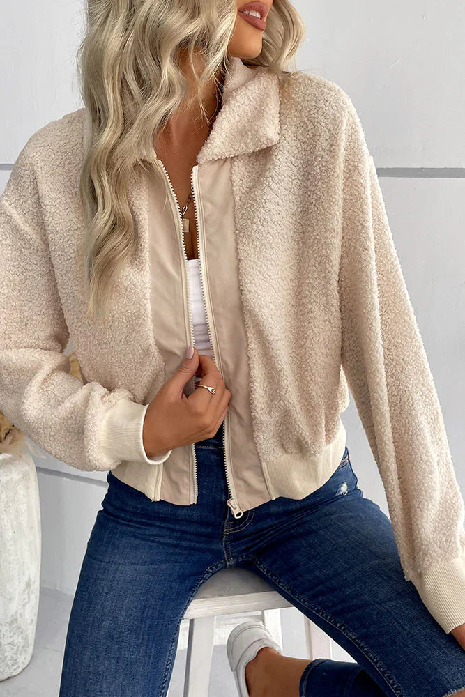 Modern short jacket with collar and zip closure: for a dynamic style