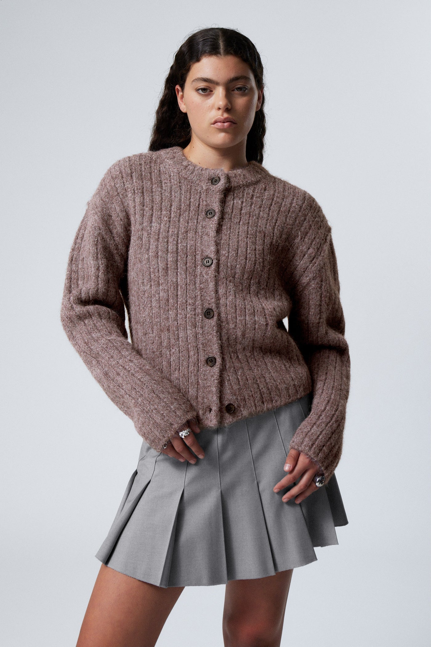 Loose Fit Cardigan – Versatile and Modern Garment