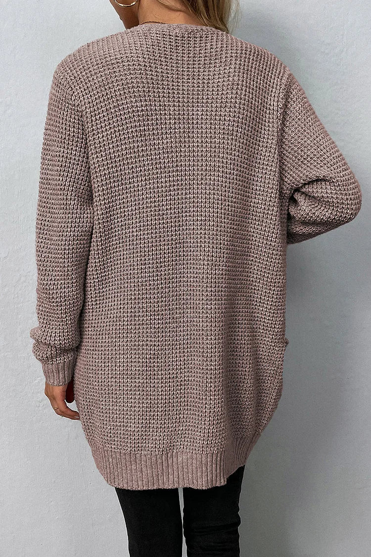 Elegant V-neck top with pockets: everyday style