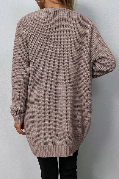 Elegant V-neck top with pockets: everyday style