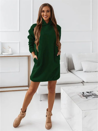 Dolly - Cozy hooded dress with pockets for a casual look.