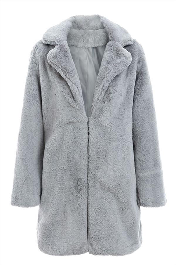 Long, elegant coat with a stylish teddy bear look