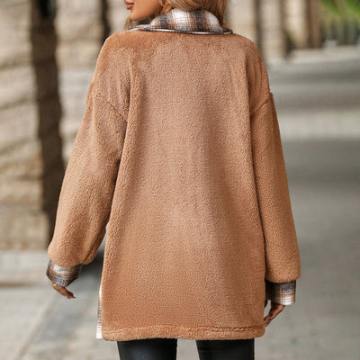 Elegant women's plaid coat: ideal for cold days