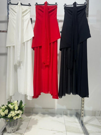 Strapless dress with elegant design and flowing double skirt