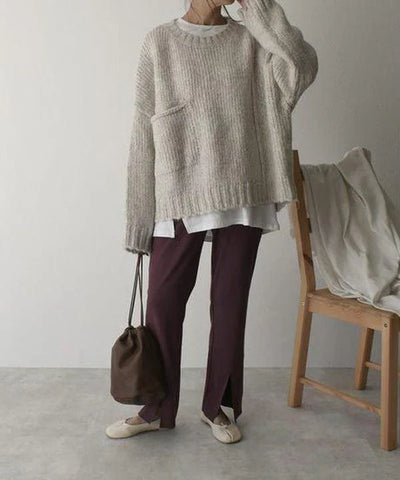 Ivory oversized sweater with front pockets: an elegant touch to your wardrobe
