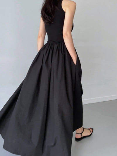 Long sleeveless dress with round neck for relaxed style