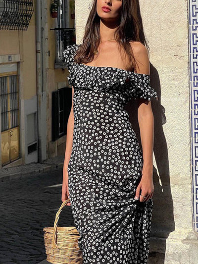Elegant long dress with daisy floral print and modern style