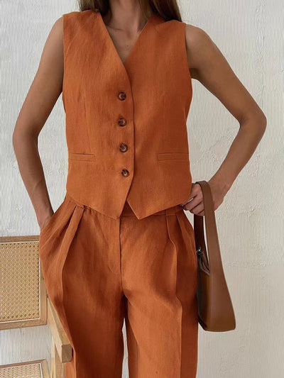 Elegant summer set with wide-legged trousers and a classic button-down vest